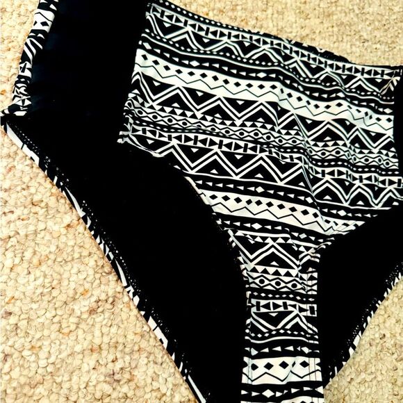 Ruebleu by Rue21 size Large bikini bottom - Picture 1 of 8